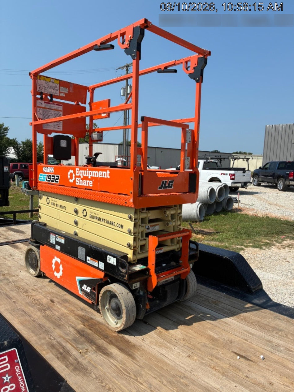 2023 JLG ES1932