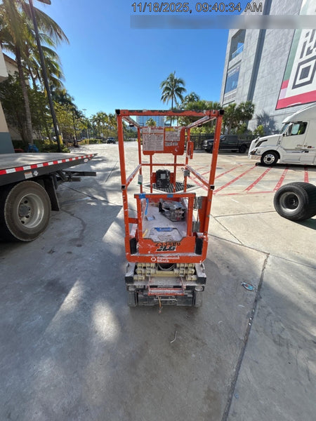 2022 JLG ES1330L