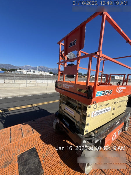 2022 JLG ES3246
