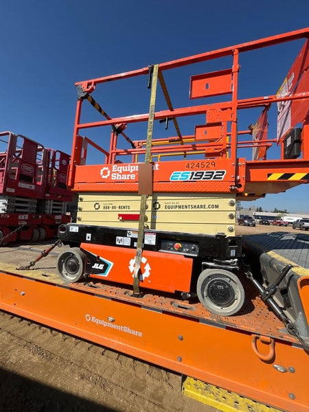 2024 JLG ES1932
