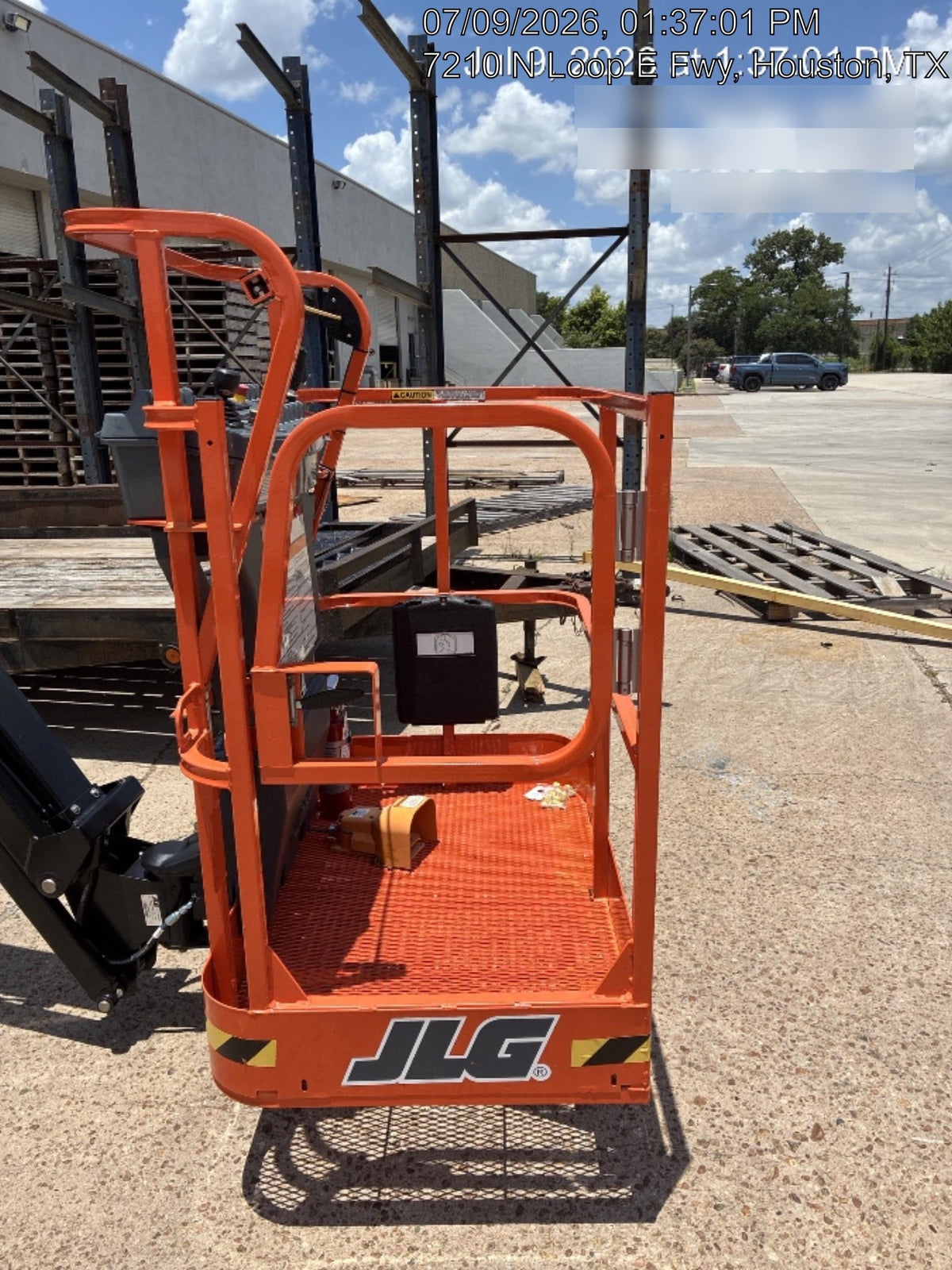 2025 JLG E300AJP