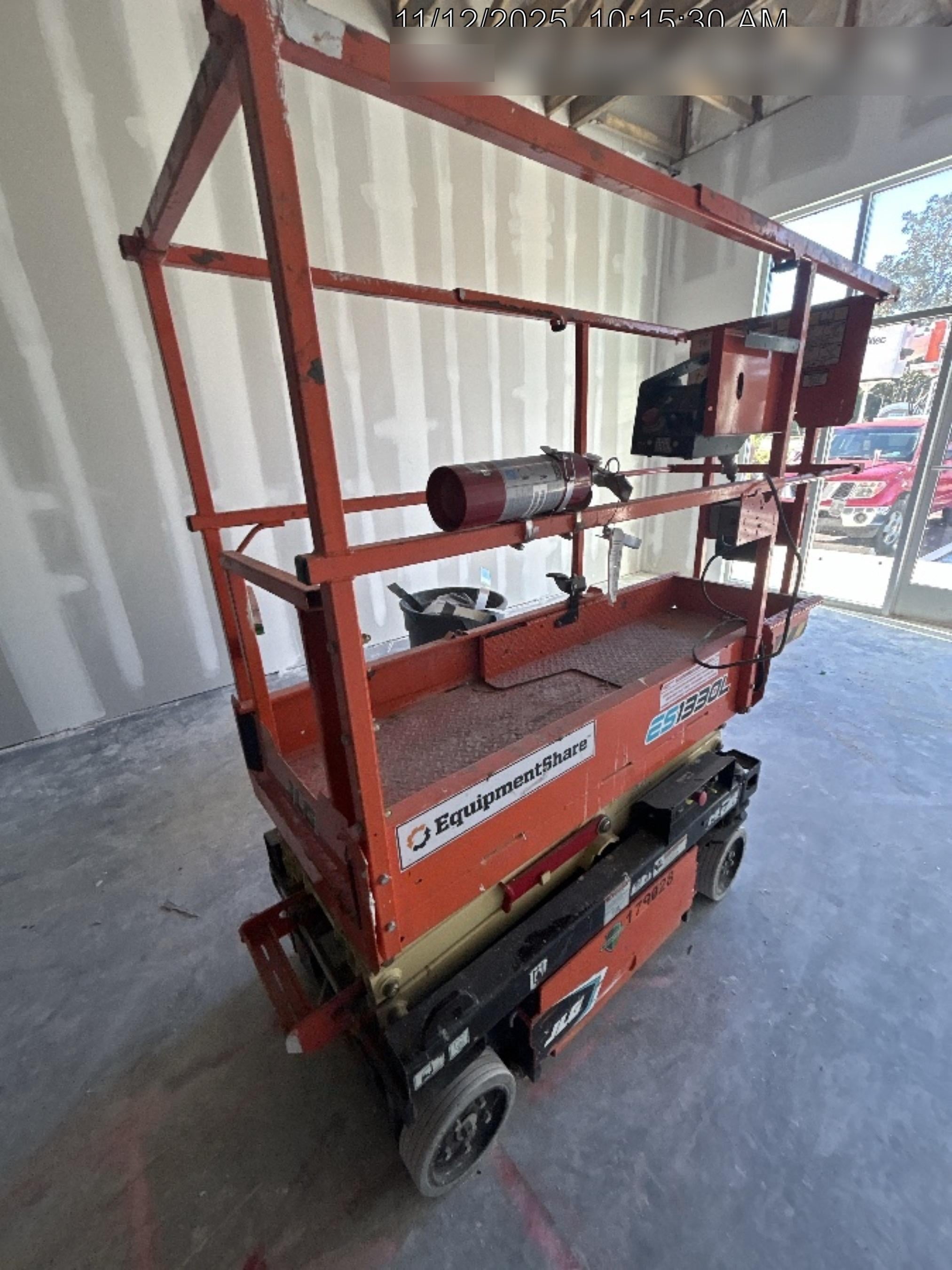 2021 JLG ES1330L