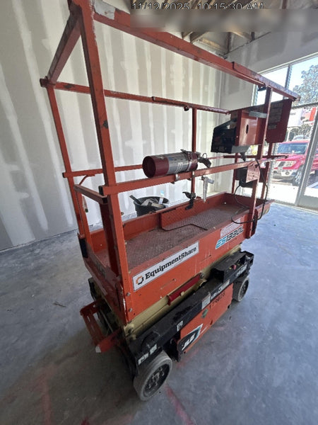 2021 JLG ES1330L
