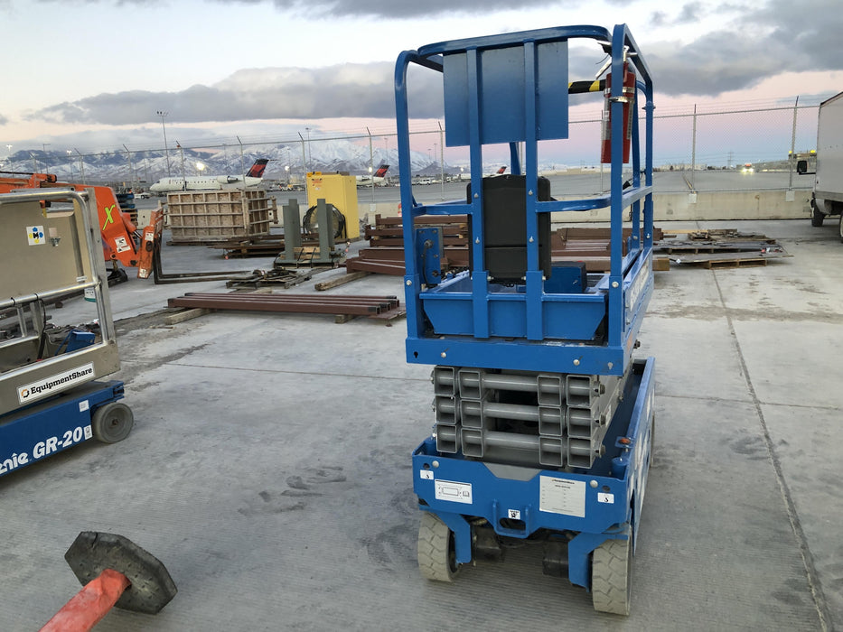 2019 Genie GS-1930 Fixed rails with chain Entry