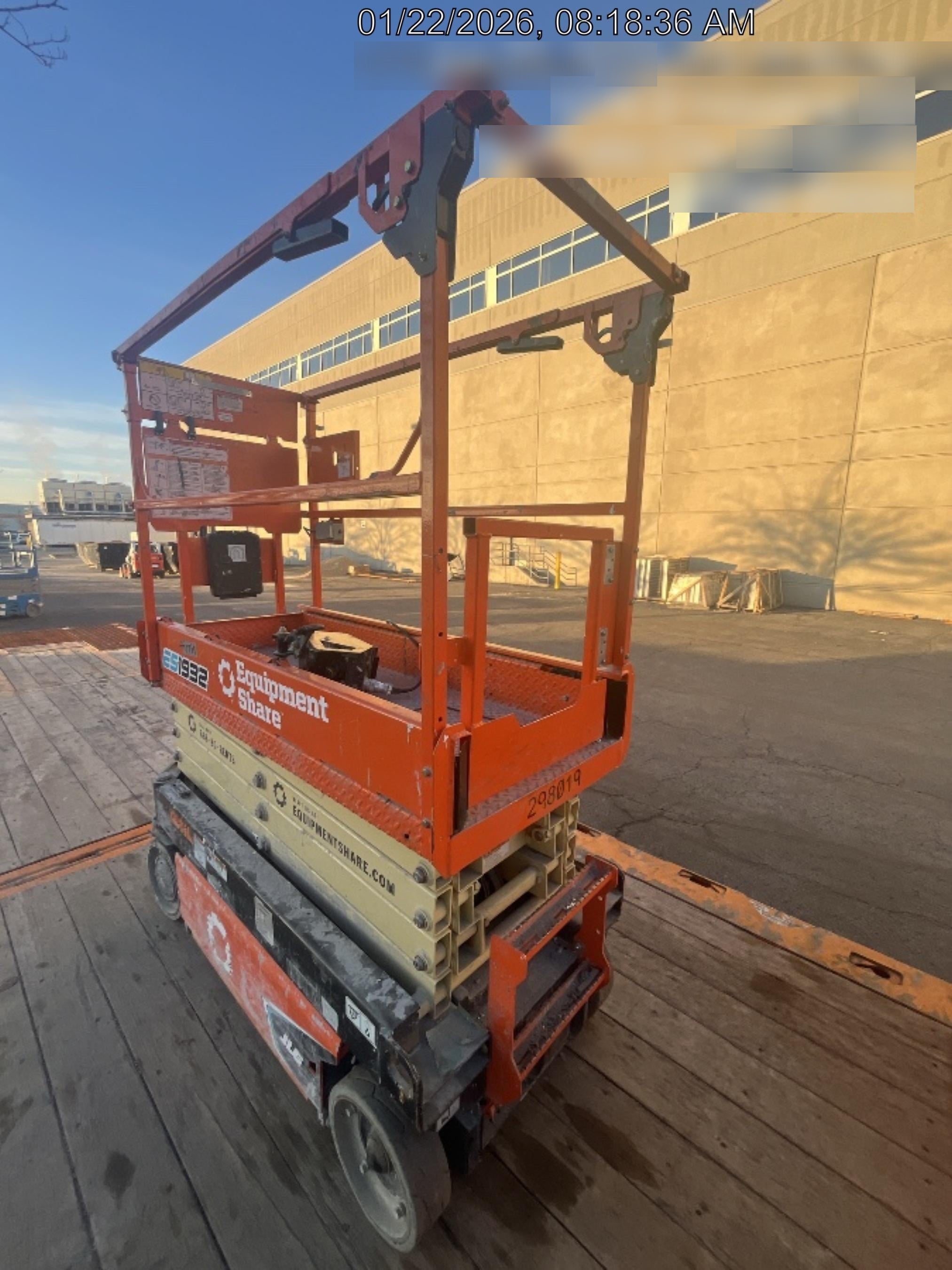2023 JLG ES1932