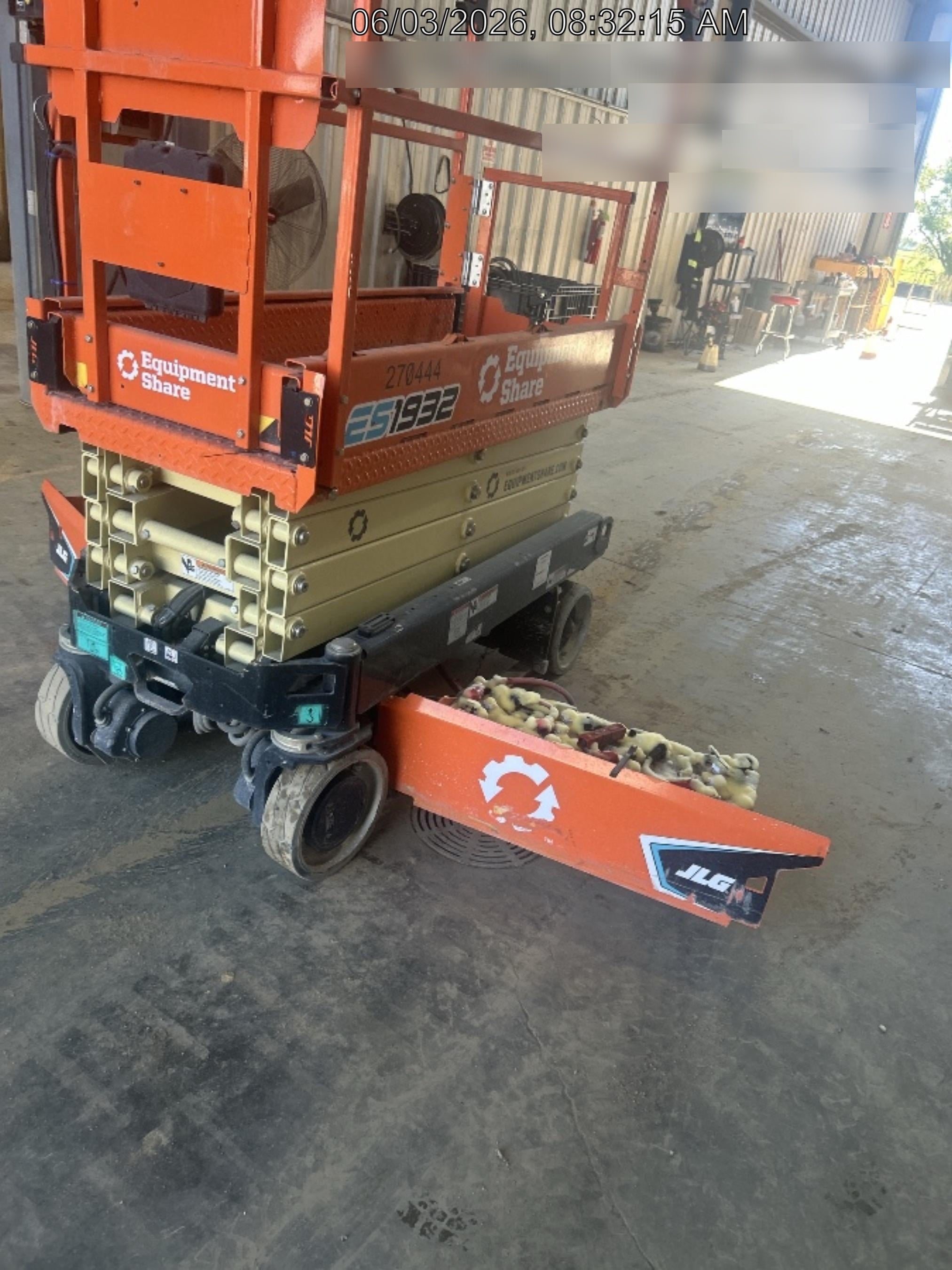 2022 JLG ES1932