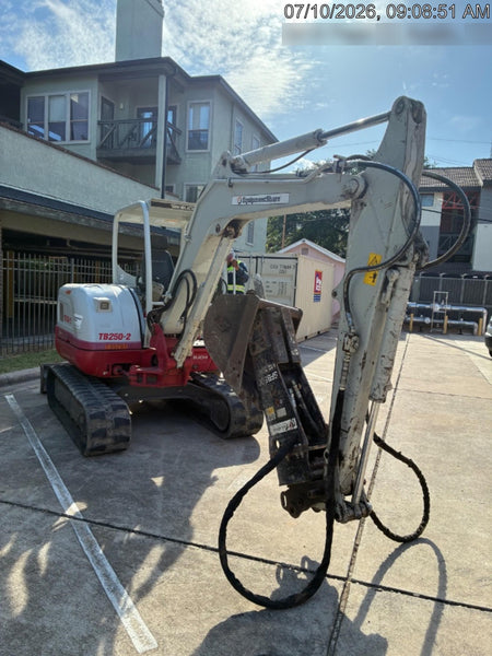 2021 TAKEUCHI TB250-2