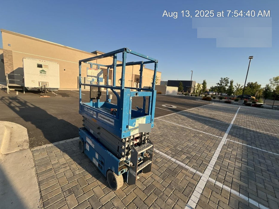 2020 Genie GS-1930 Solid Non Marking Tires, Beacon, Folding rails with half height swing gate, 800W Inverter