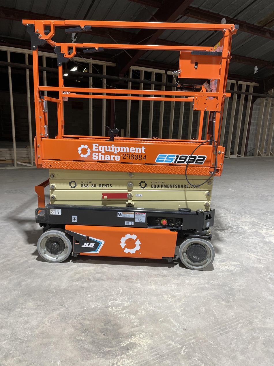 2023 JLG ES1932