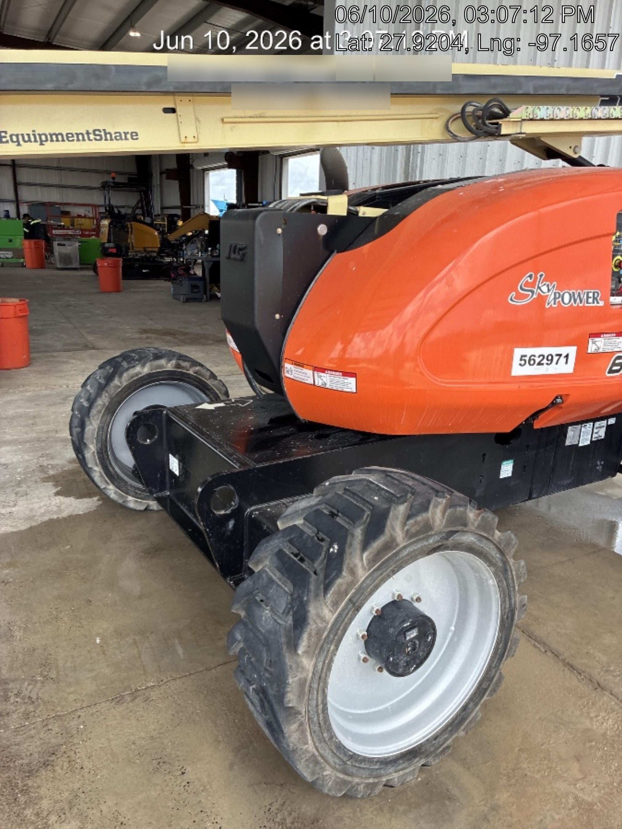 2025 JLG 600AJ