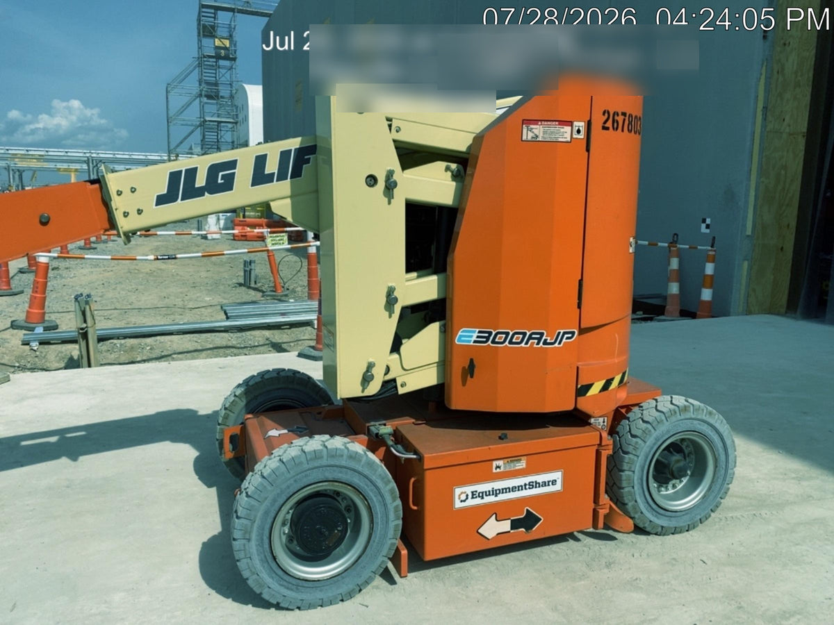 2022 JLG E300AJP