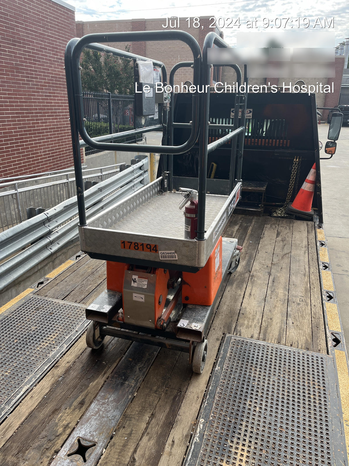2021 JLG 1030P