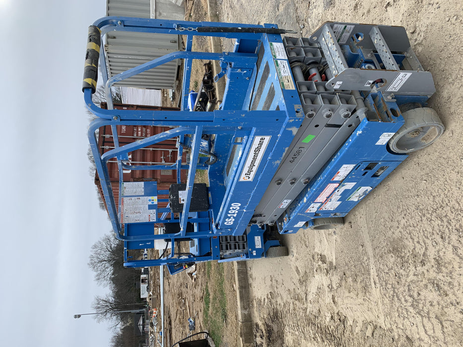 2019 Genie GS-1930 Fixed rails with chain Entry