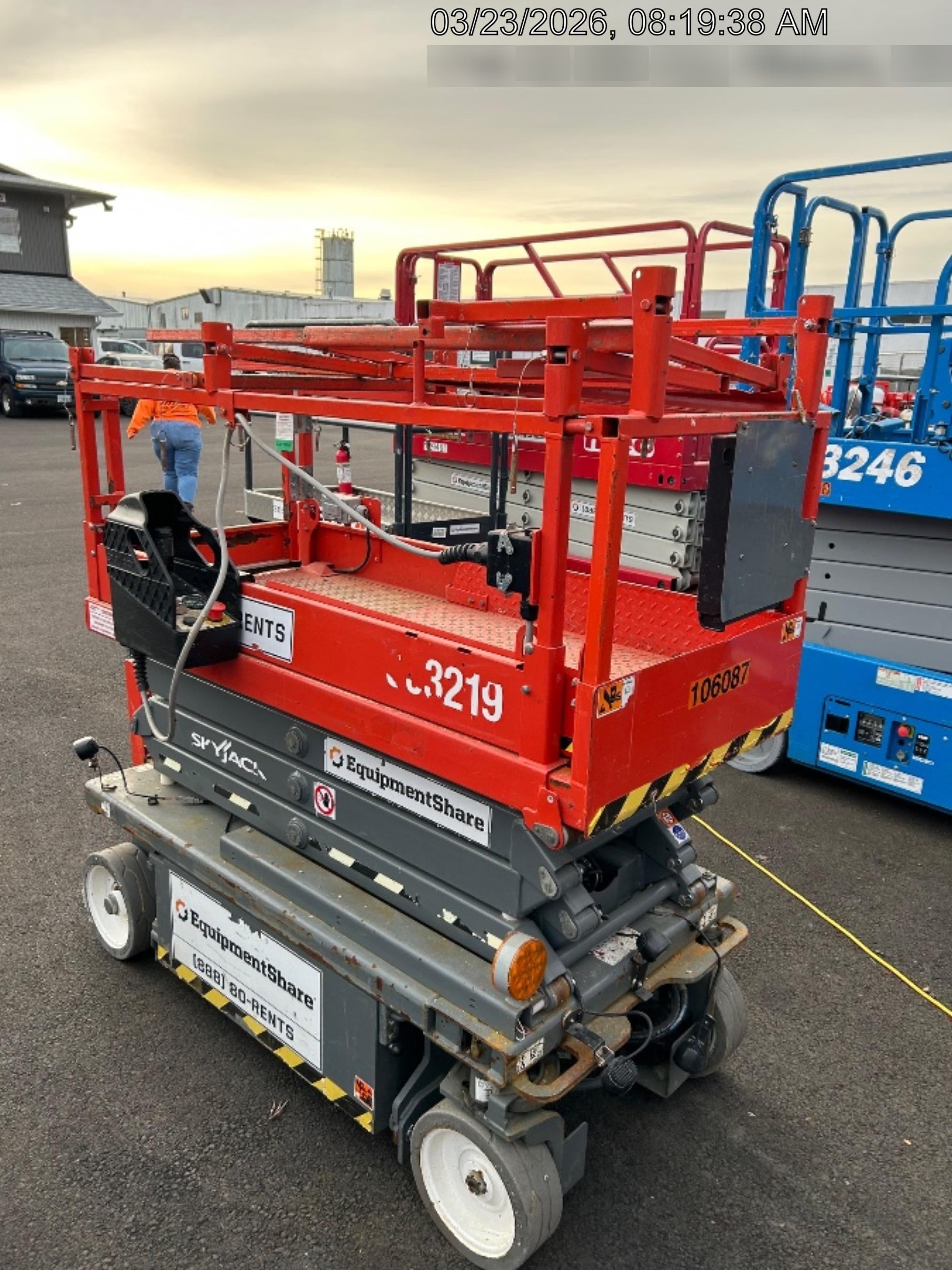 2020 Skyjack SJIII-3219 Solid NM Tires, Half height spring hinged entry gate, Dual Beacons, 800W Inverter