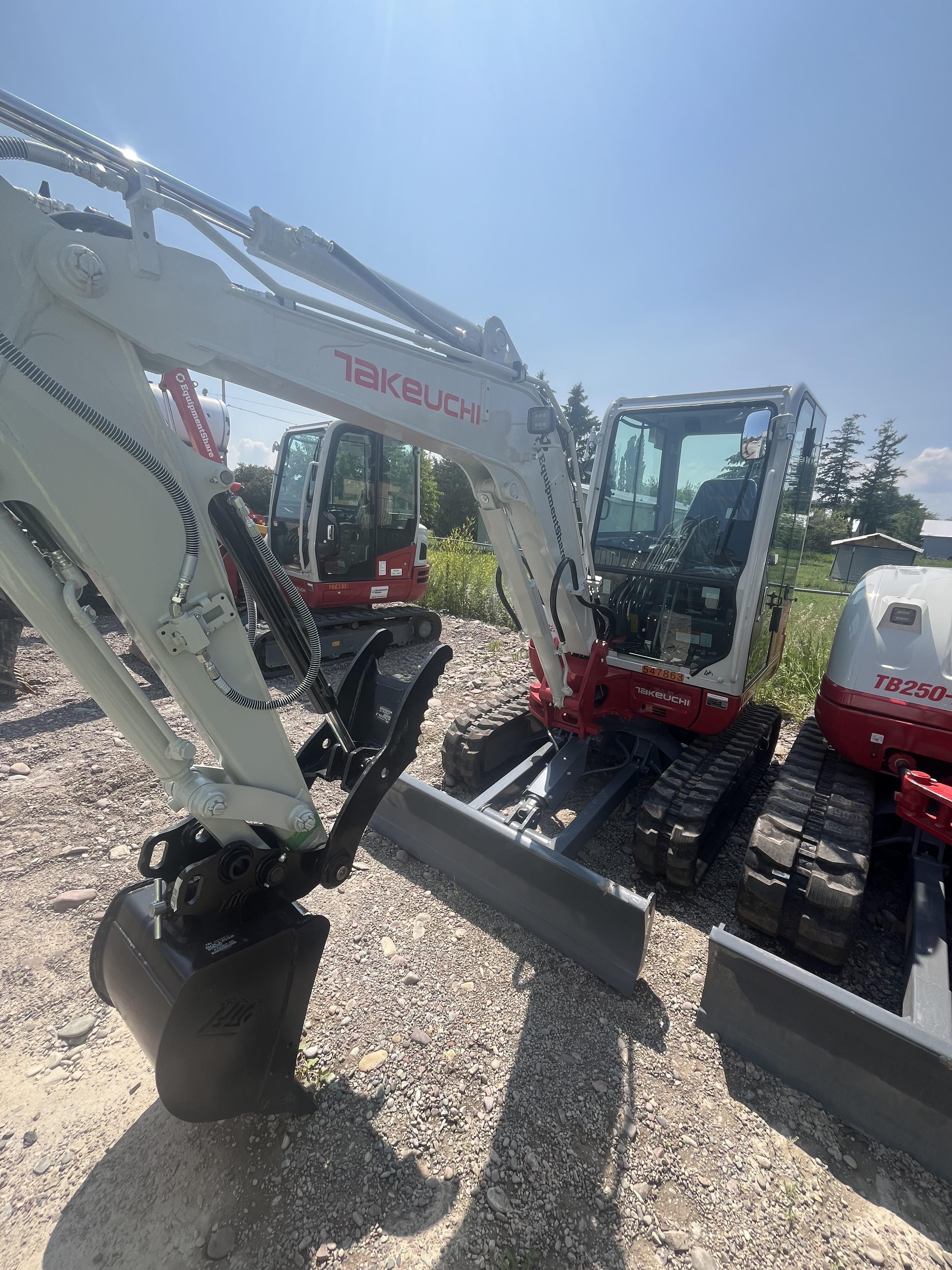 2025 TAKEUCHI TB235-2CR