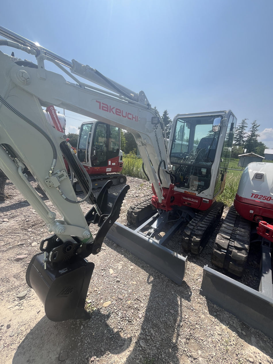 2025 TAKEUCHI TB235-2CR