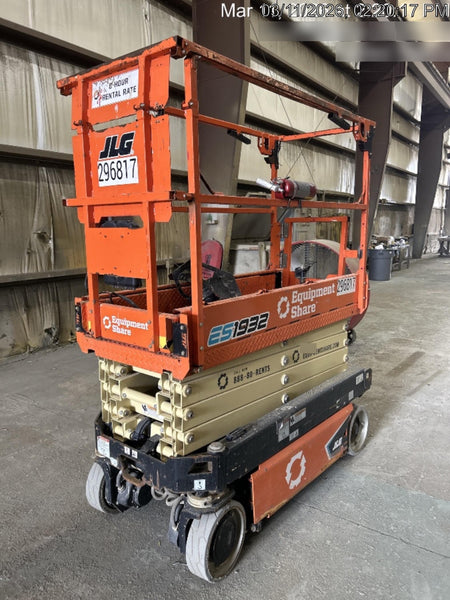 2023 JLG ES1932