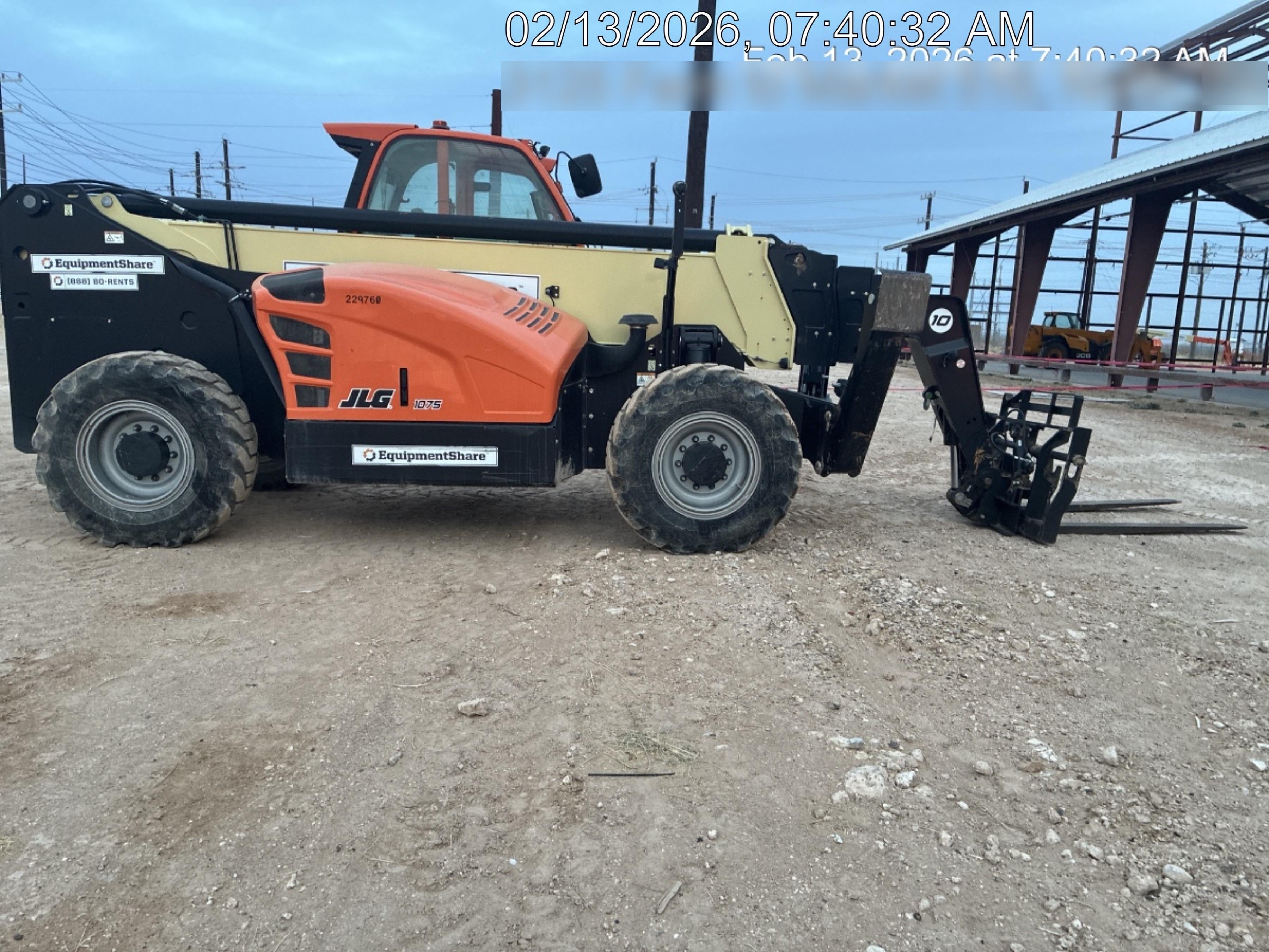 2022 JLG 1075