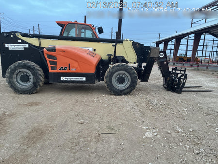 2022 JLG 1075