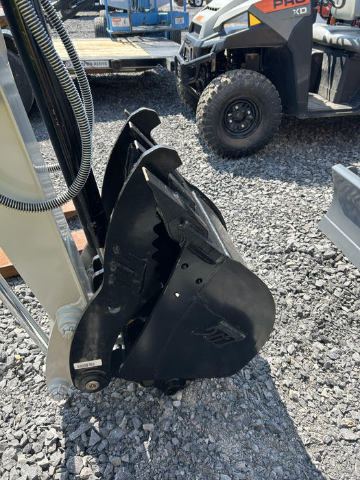 2025 TAKEUCHI 18" HD Bucket - Takeuchi