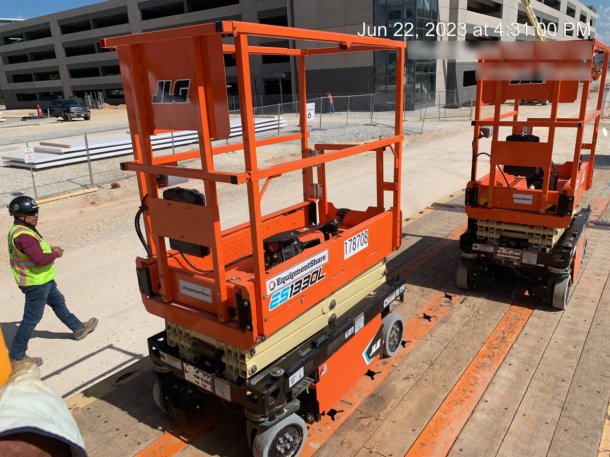 2021 JLG ES1330L