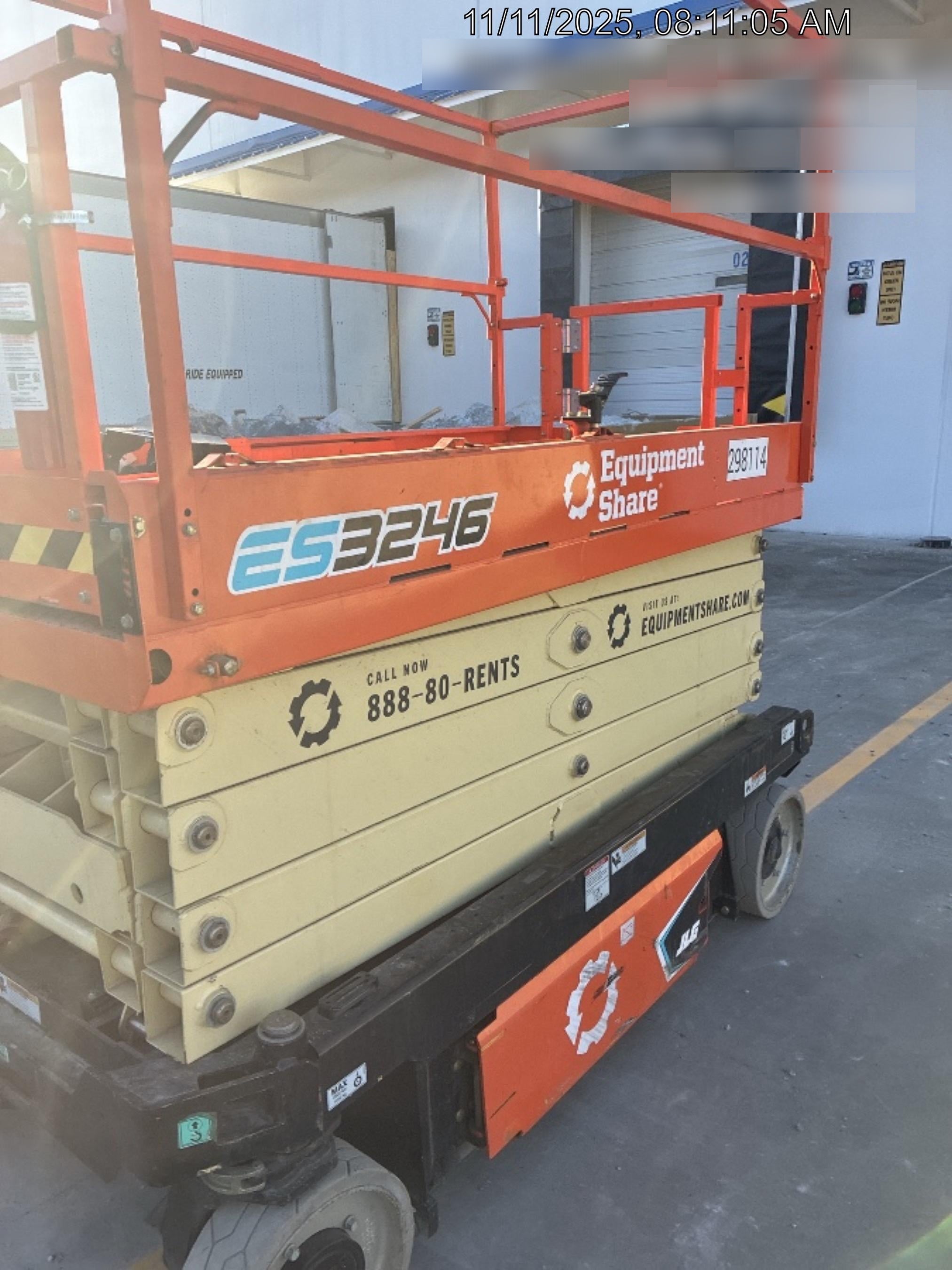 2023 JLG ES3246