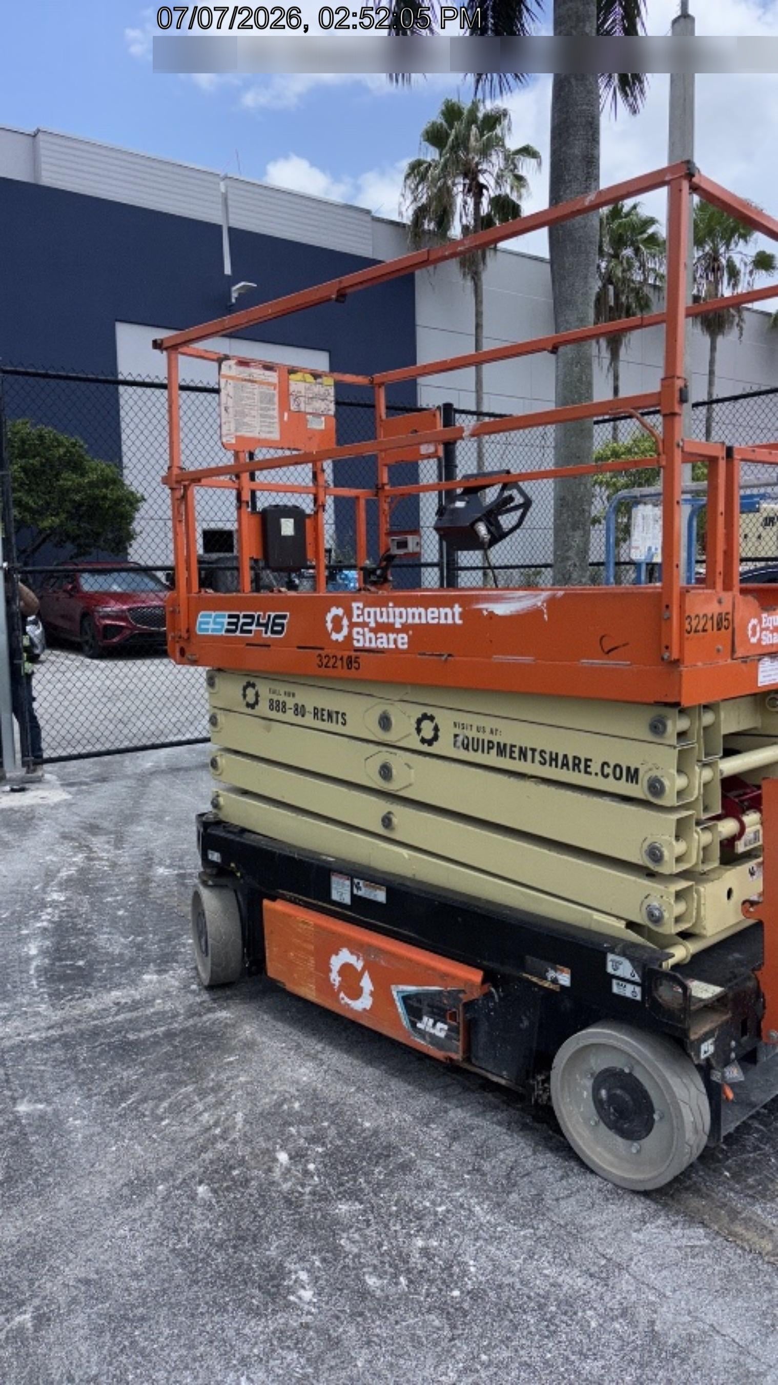2023 JLG ES3246