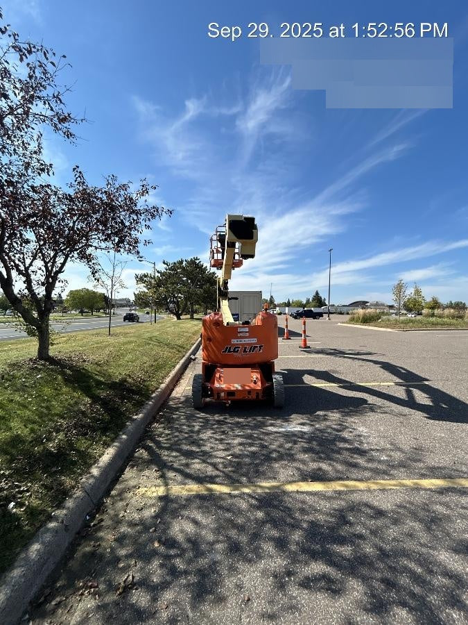 2019 JLG E400AJPN