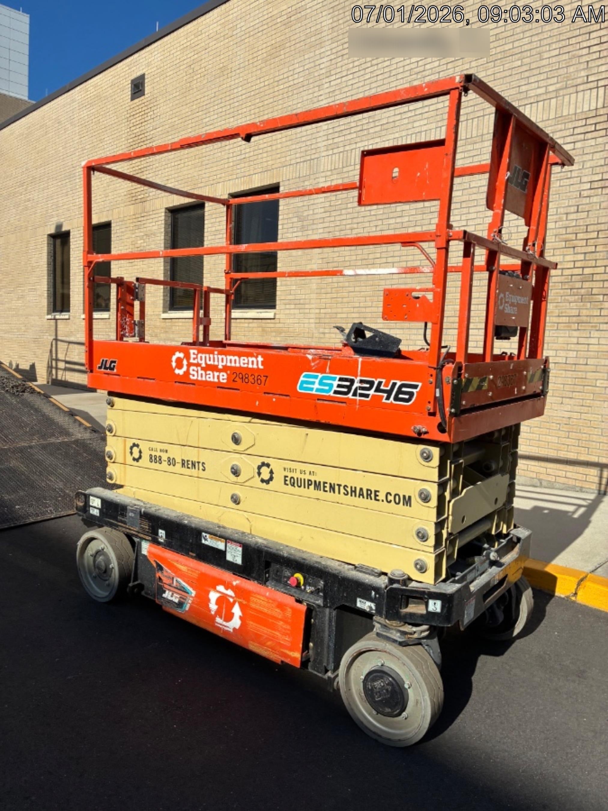 2023 JLG ES3246