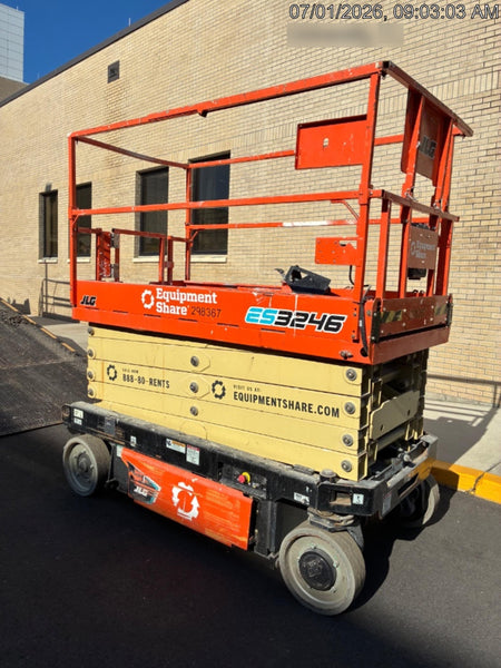 2023 JLG ES3246