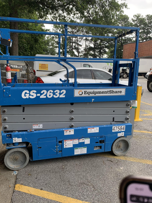 2019 Genie GS-2632 Folding rails with half height swing gate