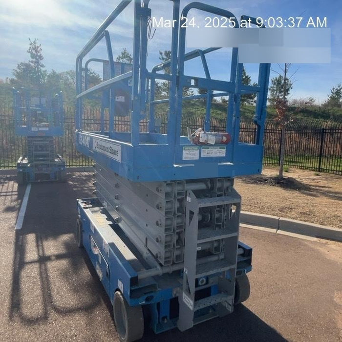 2019 Genie GS-4047 Folding rails with half height swing gate