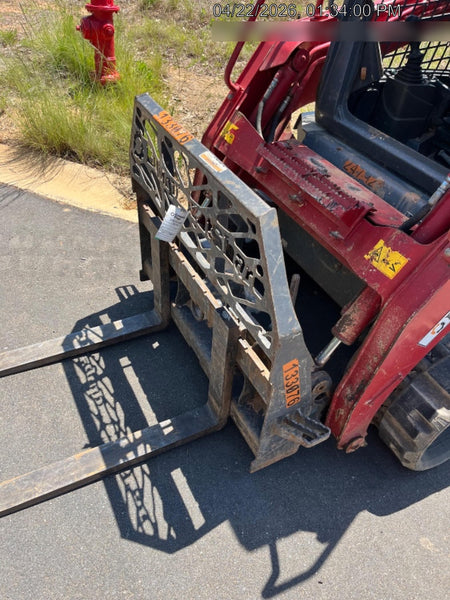 2021 PALADIN 48" Pallet Forks - Paladin