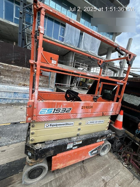 2022 JLG ES1932