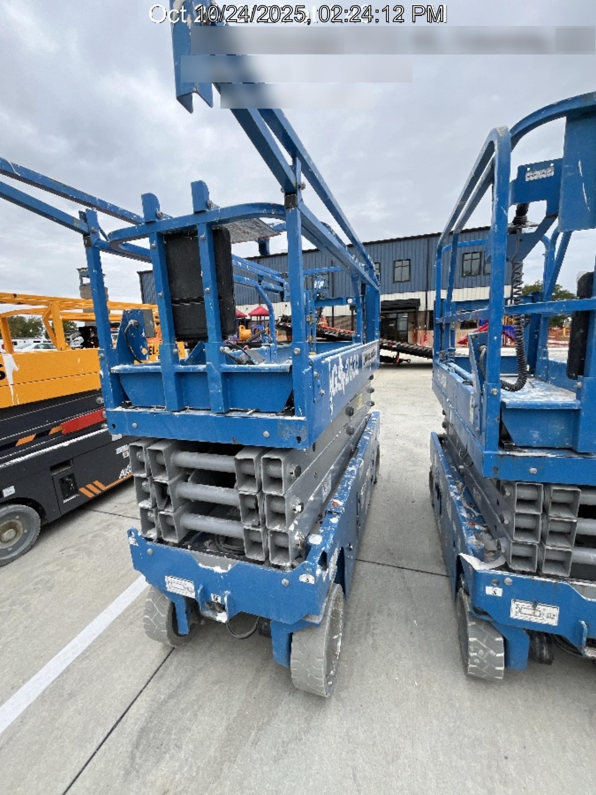 2019 Genie GS-2632 Folding rails with half height swing gate