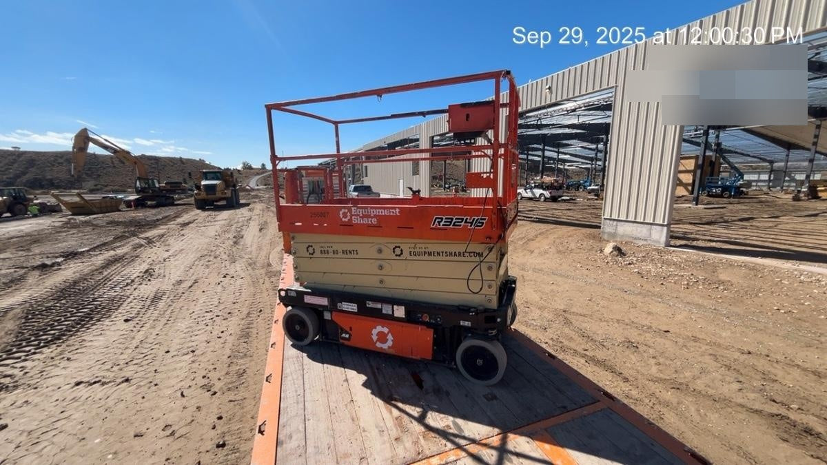 2022 JLG R3246