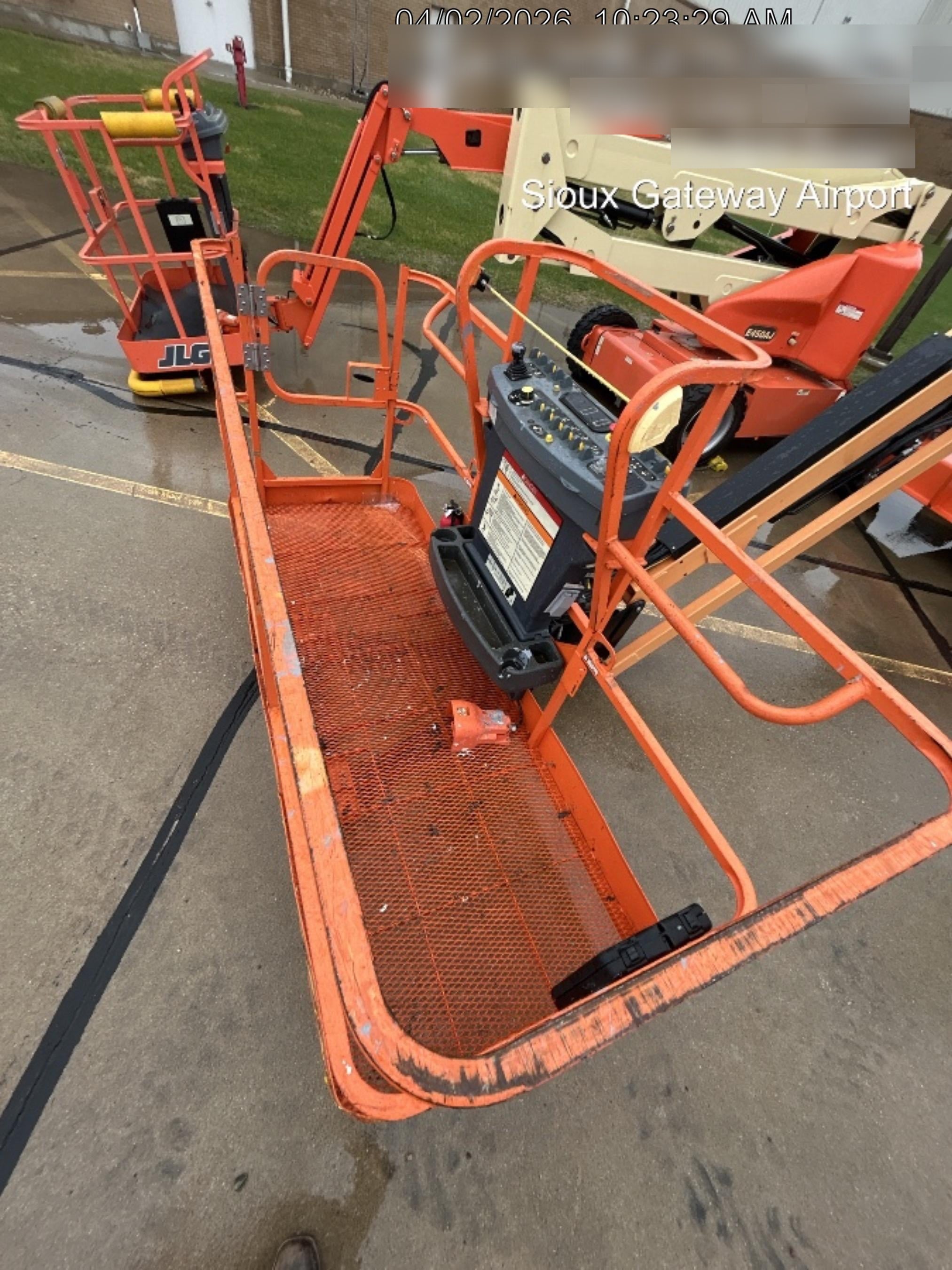2023 JLG 600AJ
