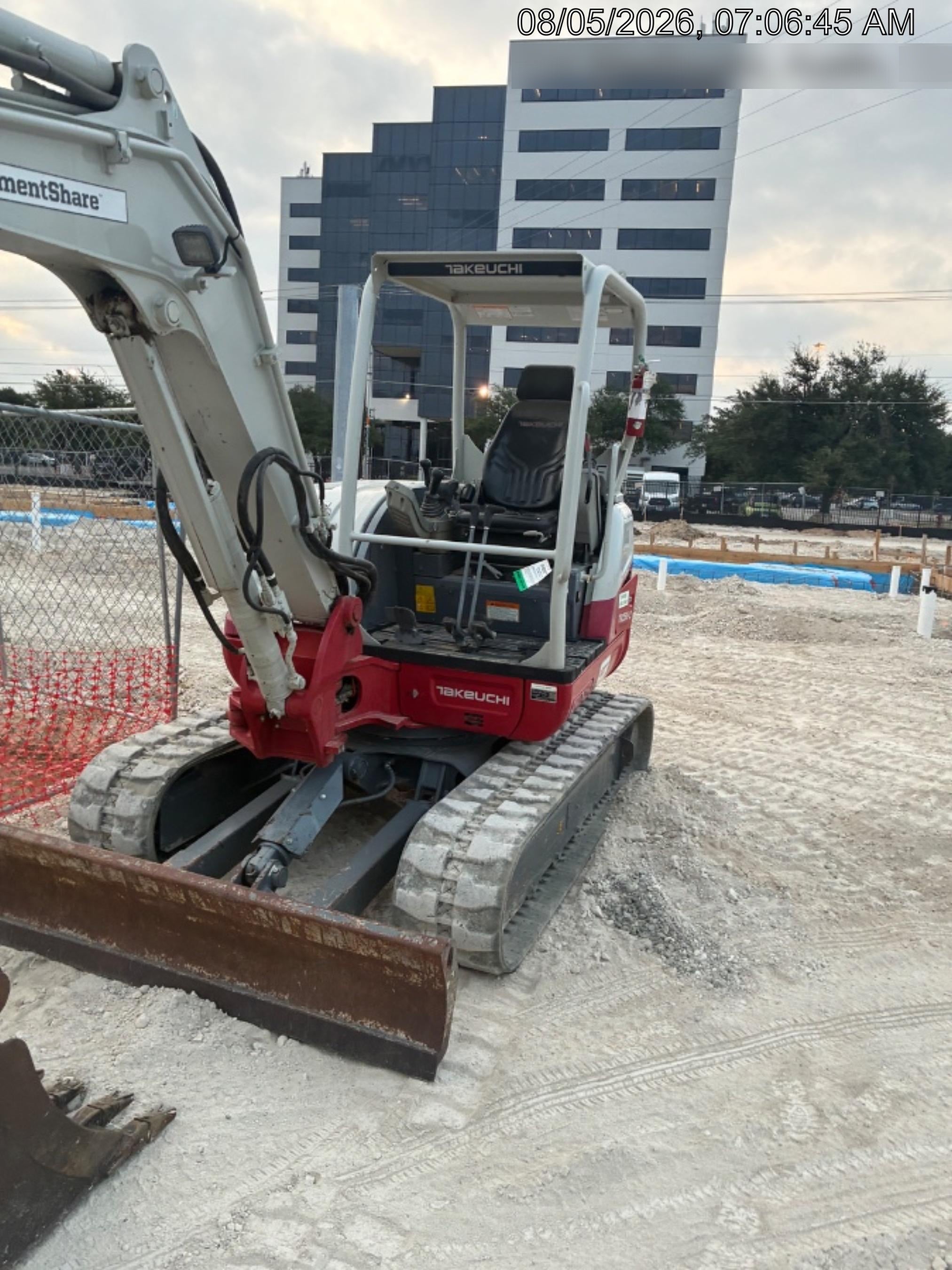 2022 TAKEUCHI TB250-2R