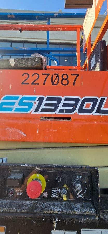 2022 JLG ES1330L