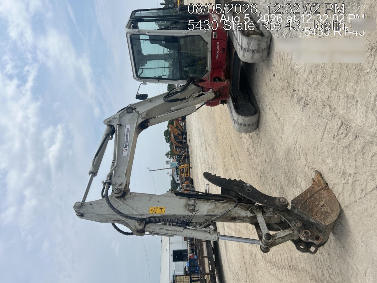 2023 TAKEUCHI TB250-2CR