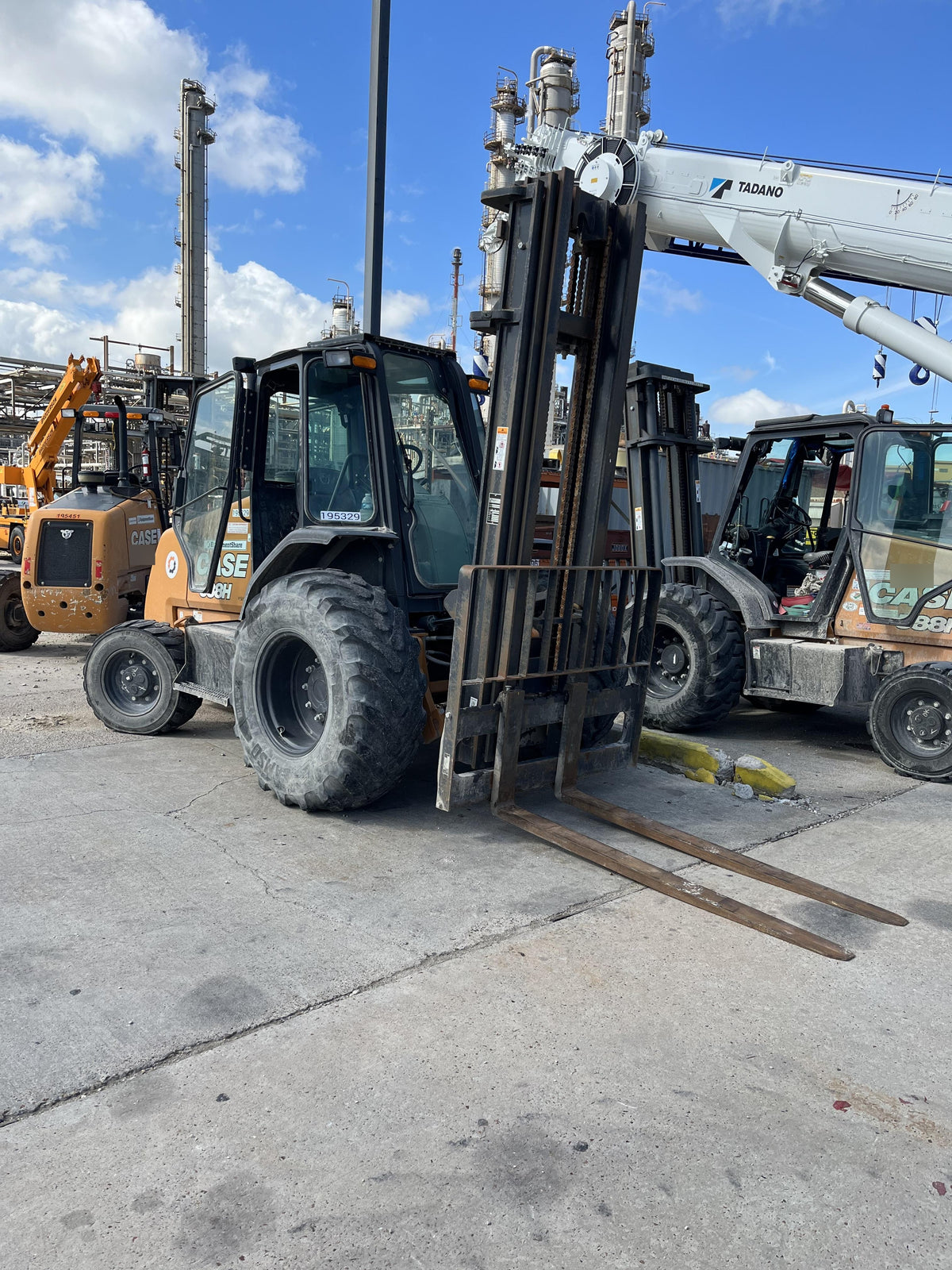 2021 CASE 588H