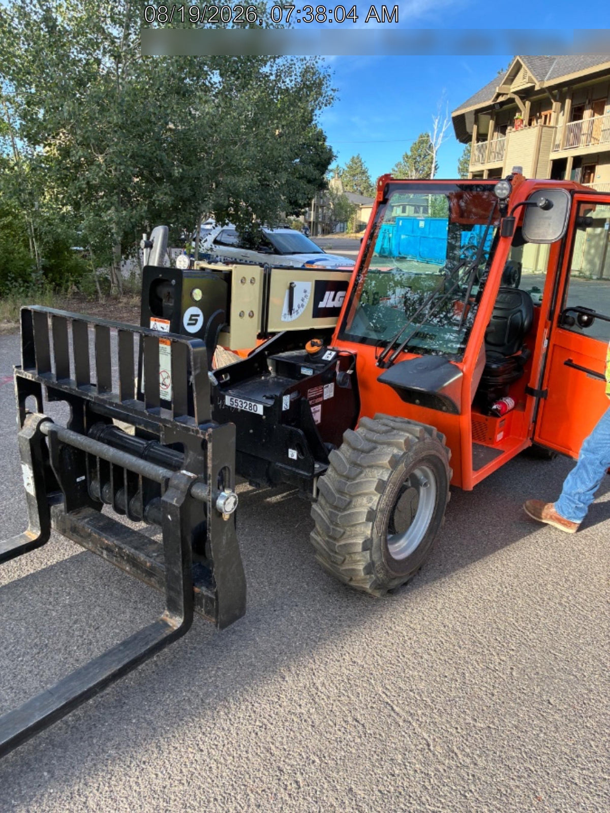 2025 JLG 519