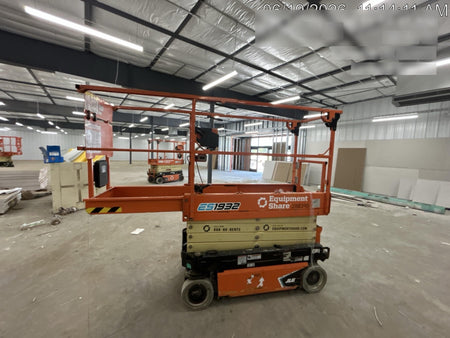 2022 JLG ES1932