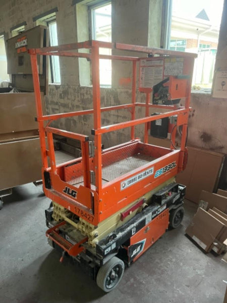 2021 JLG ES1330L