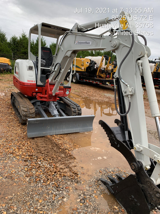 2021 TAKEUCHI TB235-2R