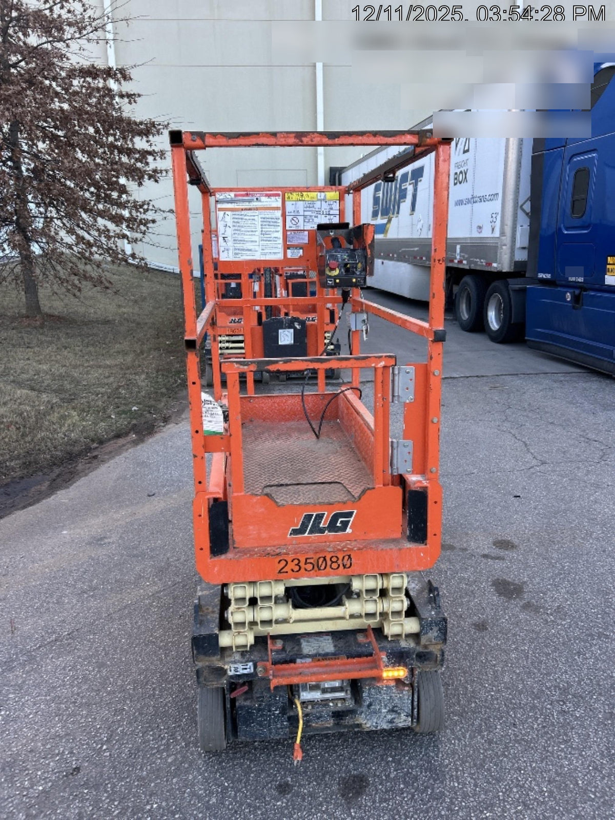 2022 JLG ES1330L
