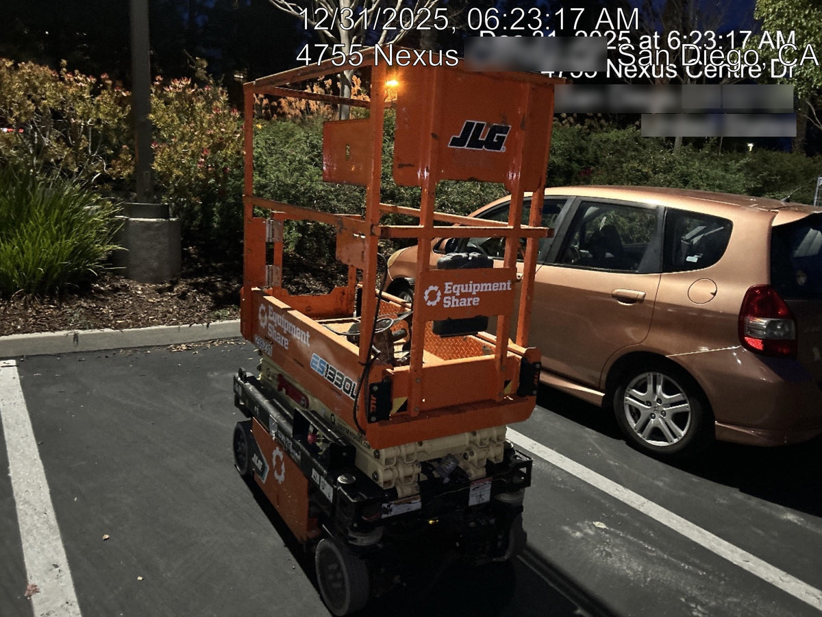 2022 JLG ES1330L