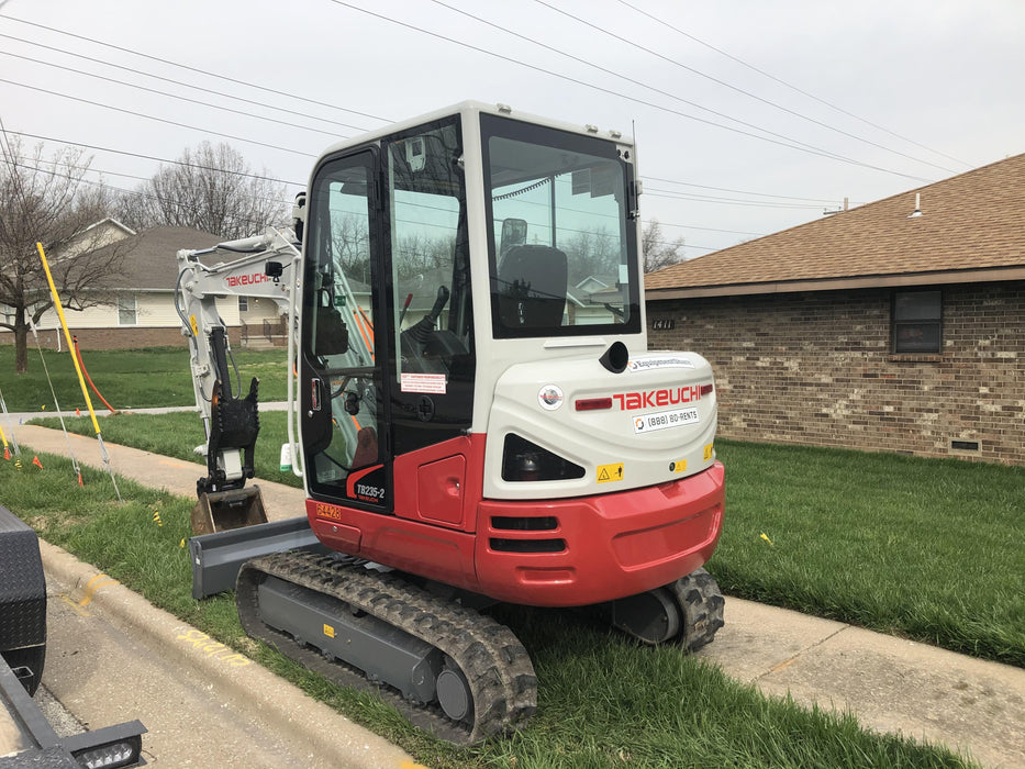 2020 TAKEUCHI TB235-2CR