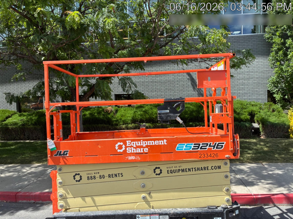 2022 JLG ES3246