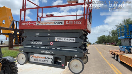 2018 Skyjack SJIII-4632 Skyjack SJIII4632 Scissor Lift w/Trojan Batteries